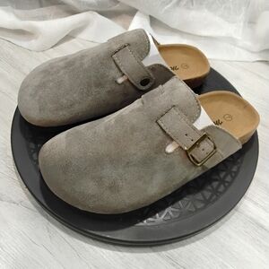 NEW Milocaca Womens Gray Slip On Suede Slip-On Buckle Clogs/ Mules SIZE 7